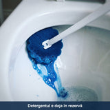 Rezerva cu detergent face spumă albastră în vas